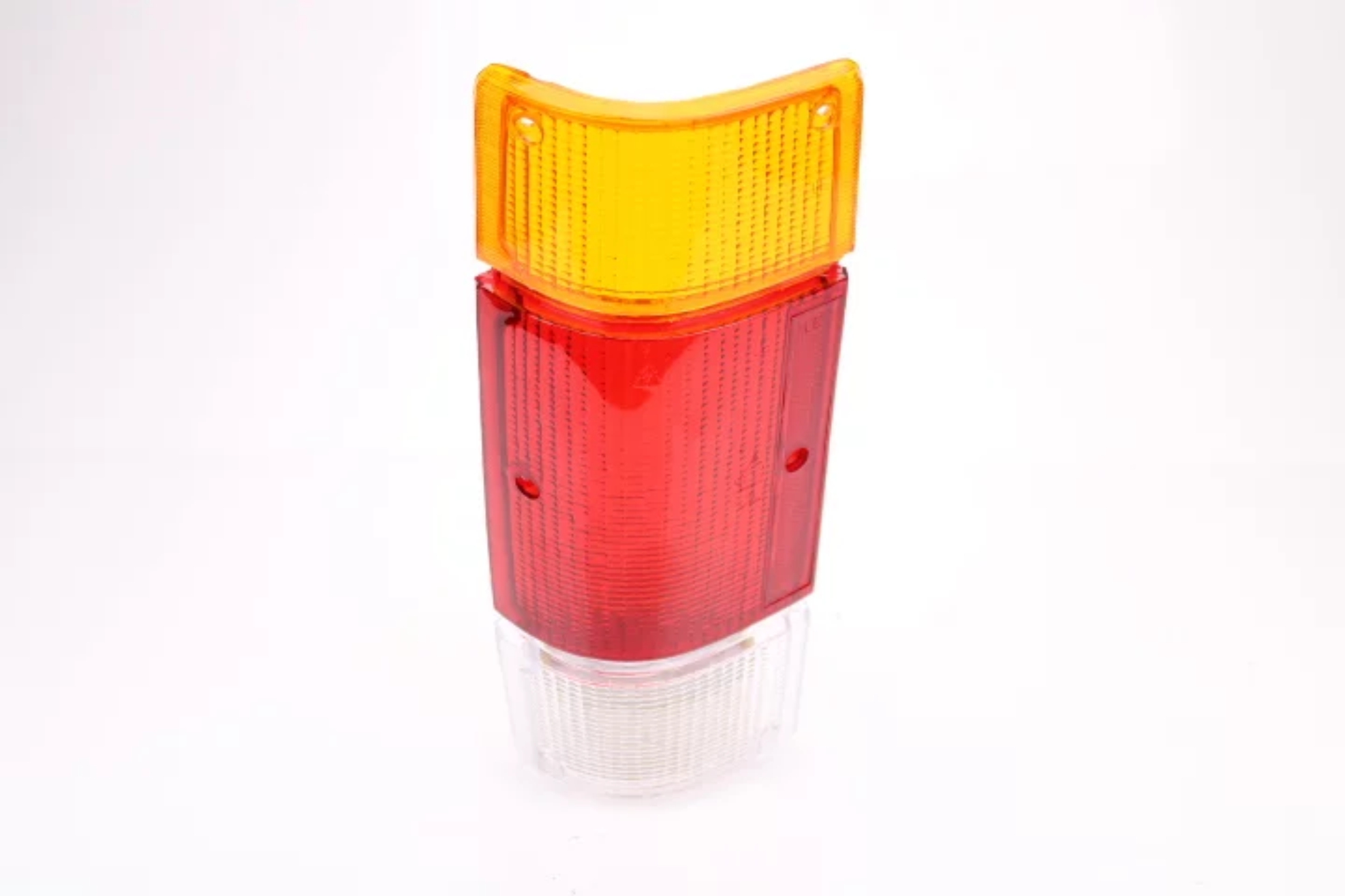 LENTE PARA LANTERNA TRASEIRA GM D-20 LADO ESQUERDO TRICOLOR - PRADOLUX - PL04230209